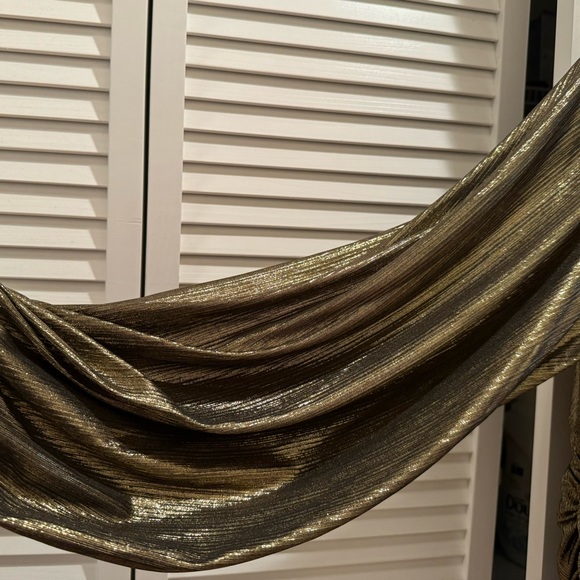 Express Gold Metallic Balloon Sleeve Ruched waist top - Picture 5 of 6